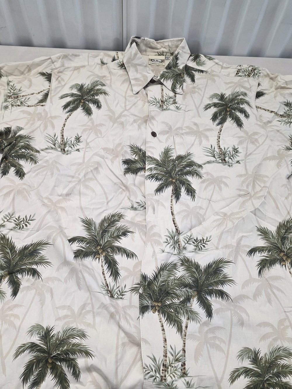 Go Barefoot Hawaiian Button Up Shirt Men's Size XL